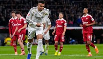 Real Madrid sa triumfom priblížil k vedúcej Barcelone. Kylian Mbappé vyrovnal rekord C. Ronalda