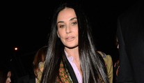 Veď by mohol byť jej syn! Demi Moore (55) padol do oka spevák mladší o 30 rokov