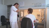 Smeje sa slovenským zákonom: Na tom, či mladík šíri HIV, sa nevedia zhodnúť ani odborníci