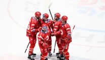 VIDEO: Slováci si v Česku idú po ďalší titul. Tomek hokejkou zázračne vychytal Hudáčka, no postup Třinca nezmaril