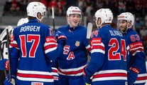 Američania na poslednú chvíľu prenikli do štvrťfinále. Stačila im na to výhra nad Rakúskom