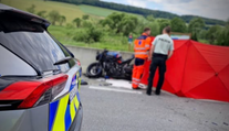 Čierna nedeľa pri Svidníku. Motorkár (†67) po náraze do kamióna zomrel