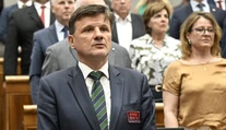 Hlina musel znova opustiť parlament pre nášivku na saku. Raši na to použil iný spôsob ako Gašpar