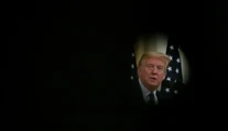 Trump vraj videl dôkaz, že koronavírus pochádza z laboratória vo Wu-chane