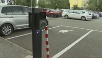 V Prešove spúšťajú nabíjačky elektromobilov pri školách. Nie všetci sú z novinky nadšení