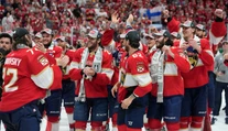 Edmontonu došiel benzín a kanadské suchoty pokračujú. Pozrite si ohlasy médií na triumf Floridy