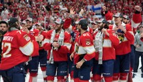 Edmontonu došiel benzín a kanadské suchoty pokračujú. Pozrite si ohlasy médií na triumf Floridy