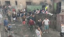 Hromadná bitka v osade pri Prešove: Rozzúrený dav útočil palicami a kameňmi, už je známy dôvod