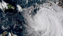 Z búrky Ophelia sa stal rekordný desiaty hurikán tejto sezóny