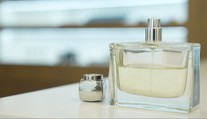 Niche parfumy, napodobeniny a správna starostlivosť: Ako sa orientovať vo svete vôní?