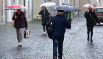 Sychravo, hmly a teploty až do 11 stupňov. Bez dáždnika z domu radšej nevychádzajte