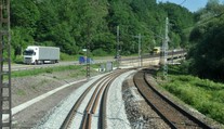 Pri Ťahanovskom tuneli zrazil vlak muža. Záchranári bojovali o jeho život, no po hodine zomrel