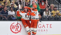 Nečakaný krok Philadelphie, mladému Švédovi ponúkla šialenú zmluvu. Anaheim musí reagovať