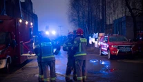 V poľskom závode na súčiastky do dronov horelo. Bezpečnostná kamera zachytila osobu v kukle