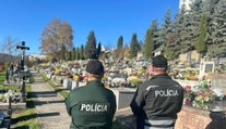 Obdobie Dušičiek nahráva zlodejom. Nenechávajte tašky na cintorínoch bez dozoru, upozorňuje polícia