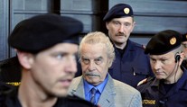 Štvrťstoročie väznil a znásilňoval svoju dcéru. Súd schválil presun Fritzla z psychiatrického do bežného väzenia