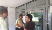 Polícia klepla po prstoch pašerákovi. David mal v bruchu hašiš za tisíce eur