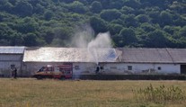 Horúčavy prehriali hangár s 20-tisíc kurčatami. Hasiči bojovali o ich záchranu