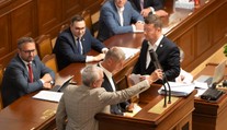 Mandátový výbor odporučil poslancom, aby Babiša ani Okamuru nevydali na trestné stíhanie