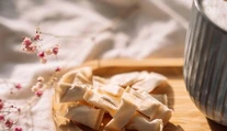 Popularita kofeínových vrecúšok medzi mladými rastie. Odborníci varujú pred vážnymi rizikami