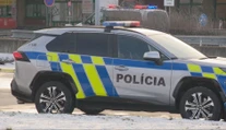 Ukážka sily na hraniciach: Kone, drony, vrtuľníky a desiatky policajtov