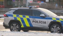 Ukážka sily na hraniciach: Kone, drony, vrtuľníky a desiatky policajtov