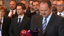 Opozícia vyzýva na boj proti extrémizmu: Študentom chce platiť exkurzie do Osvienčimu