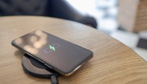 Väčšina ľudí nabíja mobil nesprávne. Týmito chybami skracujete jeho životnosť