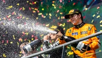 Veľký víkend Piastriho, jazdec z McLarenu ovládol Bahrajn. Verstappen sa opäť sťažoval na brzdy