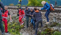 Po nehode vlakov zostáva v troch nemocniciach hospitalizovaných 16 ľudí