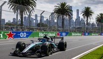 VIDEO: Hrozivý úvod sezóny, Verstappen nezvládol hneď prvú zákrutu. Kvalifikáciu v Austrálii ovládol Mercedes