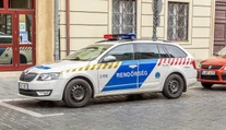 Hrôza v Budapešti: Ošetrovateľ zbieral časti tiel, niektoré mali skončiť na tanieri. Vykrádal aj slovenské cintoríny