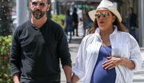 Eva Longoria (43) porodila prvé dieťa! Pohľad na dojatú mamu vháňa slzy do očí