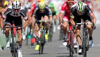 Matthews vyhral 16. etapu, žltý dres udržal Froome