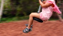 S dievčatkom v Plzni spadla lanová dráha, hospitalizovali ho s pomliaždeným mozgom