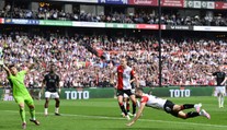 VIDEO: Asistencia nožničkami, potom Hanckova rybička. Feyenoord Ajaxu poriadne skazil nedeľu