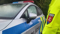 Záhadná smrť mladého otca štyroch detí v Lučenci. Vstal z postele, o chvíľu ho našli mŕtveho pred panelákom