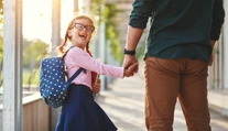 Kto môže finančne pomôcť rodinám s prvákom? Dotáciu nedáva len štát