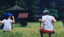 Prvá fotka detí Very Wisterovej po únose. Na zábere sú s otcom