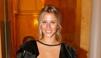 Jágrova priateľka ozdobou večera. Po škandále ohúrila v priesvitných šatách