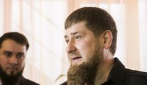 Kadyrov je hrdý na svojho syna, ktorý zmlátil muža obvineného z pálenia Koránu