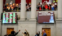 Štát Tennessee schválil zákon, ktorý umožňuje učiteľom nosiť zbrane