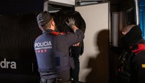 VIDEO: Číňan v Barcelone spacifikoval zlodeja nekompromisným chmatom. Príchod polície bol preňho vykúpením