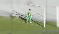 VIDEO: Bizarná situácia v Bolívii. Brankár odmietol čeliť penalte, nasledoval tvrdý trest, ktorý nik nečakal