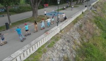 V mestách vládne nový trend. Surfskejteri sa stávajú bežnou súčasťou ulíc
