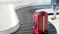 Letiskový pracovník prezradil najhorší typ kufra, radšej sa mu vyhnite. Inak riskujete škodu