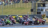 Obrovská tragédia na pretekoch superbikov. Pri hromadnej zrážke zahynuli dvaja jazdci
