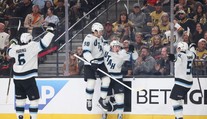 VIDEO: Utah oslavoval historicky prvú výhru v play-off. Boston vyhnal brankára a vyrovnal sériu