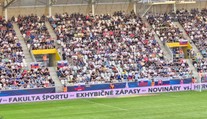 Gramatické chyby na zápase Slovenska obleteli internet. Bol to zámer, tvrdia autori