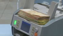 Rozpočet 2026 sa stal ďalším politickým bojiskom: Menej ušetria na sebe, viac na ľuďoch